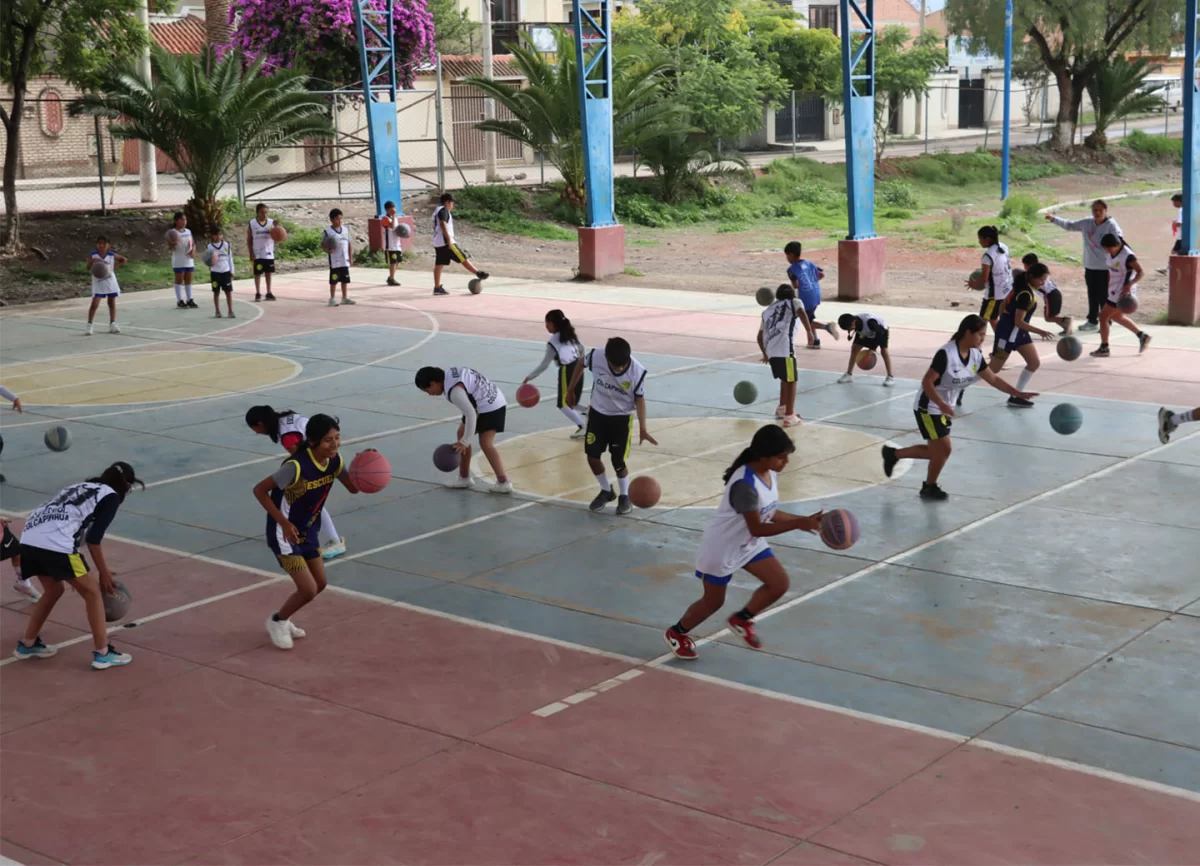 CURSOS VACACIONALES Y REGULARES DE BASQUETBOL EN COLCAPIRHUA